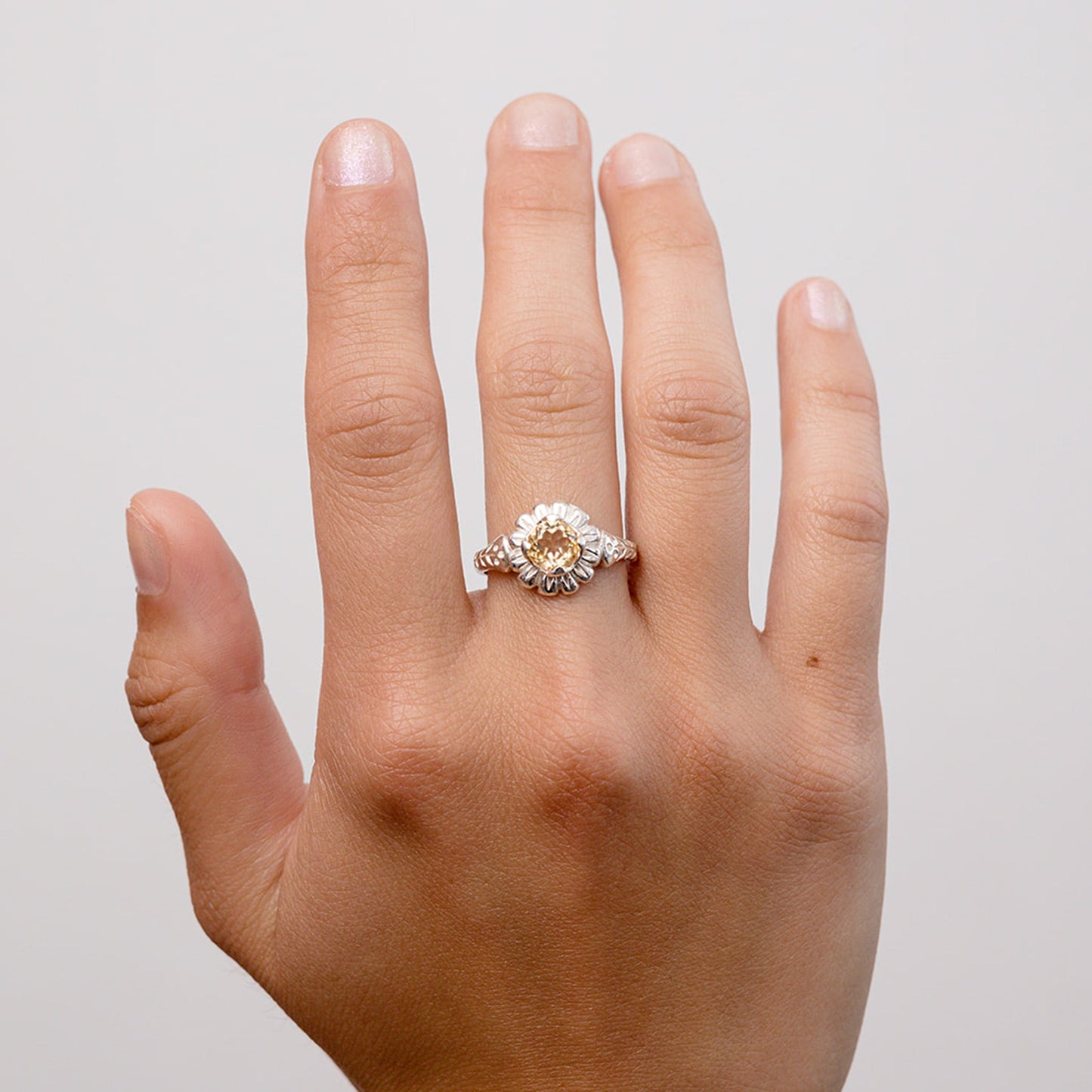 Flower Ring with Gemstone - Hunt Of Hounds